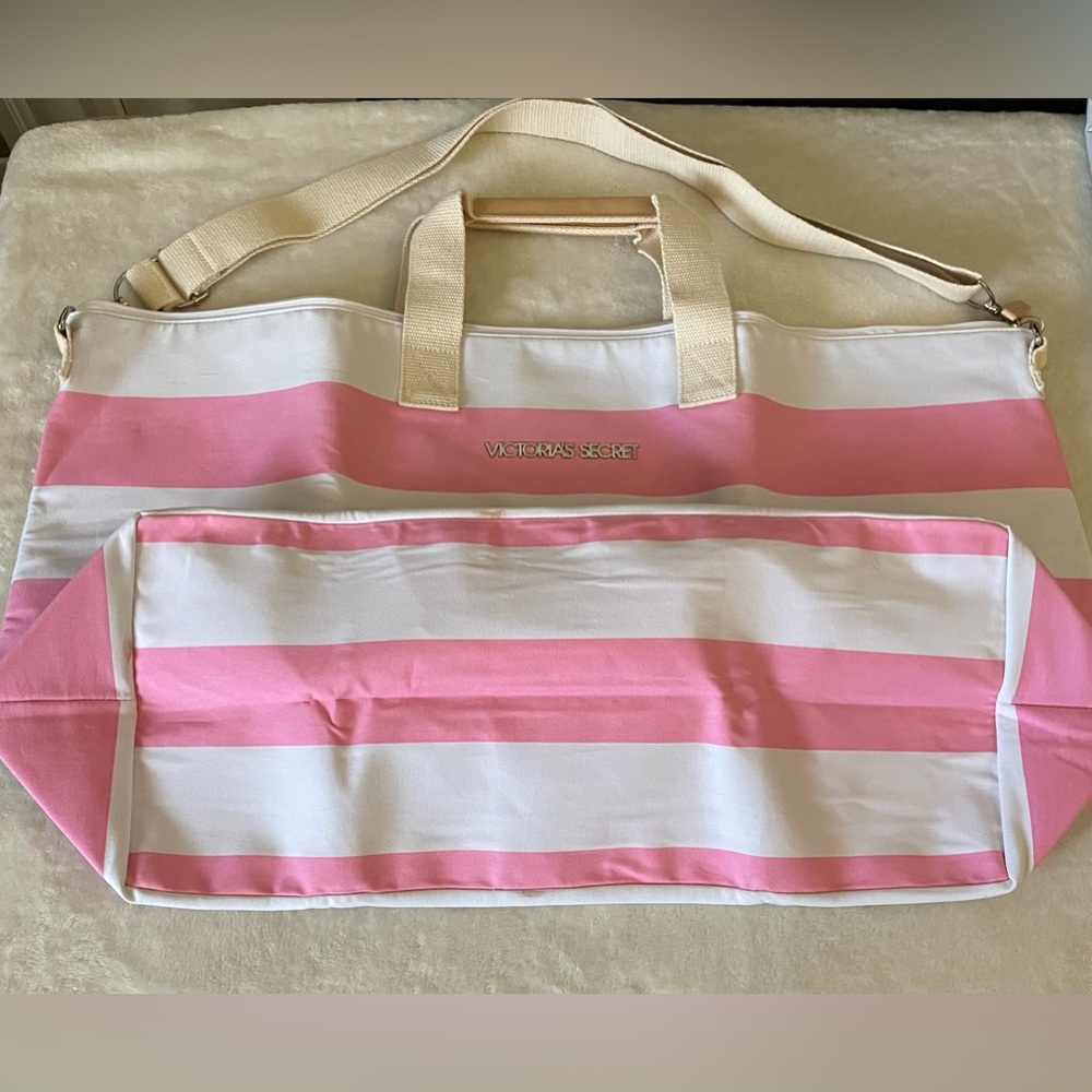 NWOT Victoria’s Secret Canvas Zipper Duffel Bag Pink/Cream Stripes - Picture 7 of 13